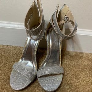 Bonnibel Silver Sparkly Silver Heels in Size 7